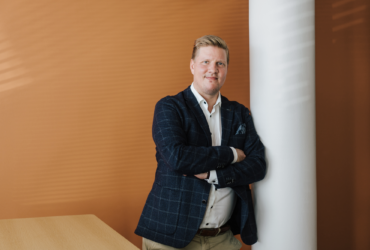 Asiakas istuu Hausvisen kehittäjän olkapäällä – “emme tee tuotekehitystä vain itsellemme”